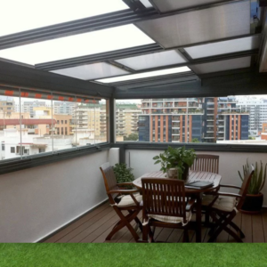 Pérgola Bioclimática con techos de cristal móviles