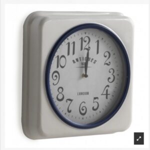 Reloj de pared metálico