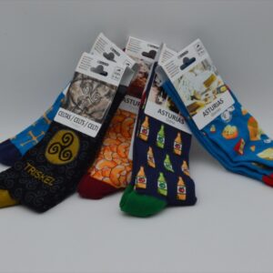Calcetines estampados con motivos asturianos