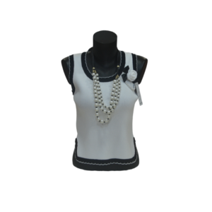 Camiseta con rosa blanca