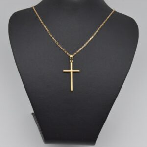 Cadena de oro con cruz de oro