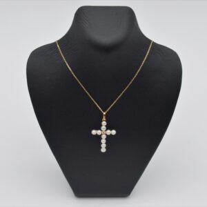 Cadena de oro con cruz con perlas y circonita