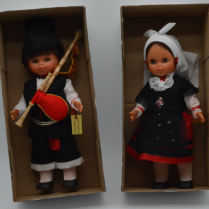 Muñeca y muñeco Famosa asturianos