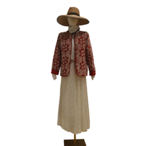 Conjunto de chaqueta bordada y falda plisada de lunares