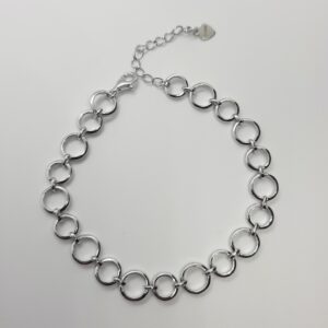 Pulsera plata de ley.