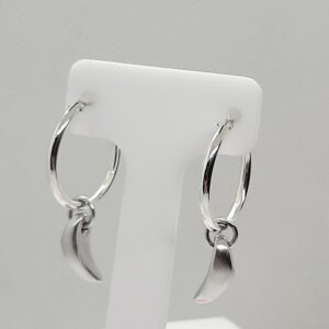 Aretes plata con colgante.