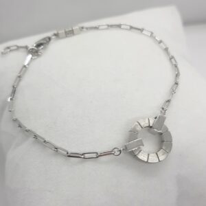 Pulsera círculo plata de ley.