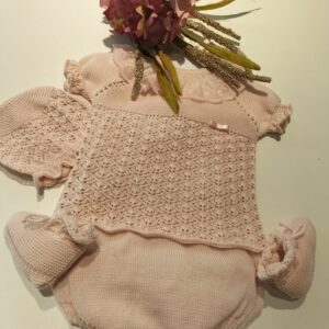 Conjunto de hilo con jersey, capota y patucos