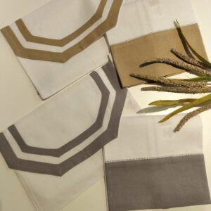 Bolsita de ropa de bebé bicolor