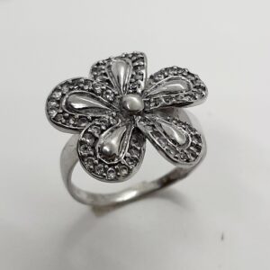Sortija flor plata envejecida.
