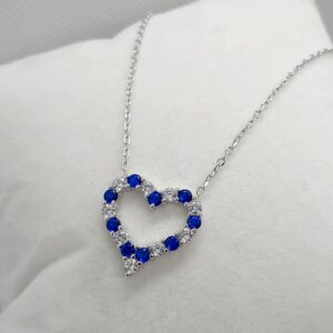 Gargantilla plata corazón circonitas.