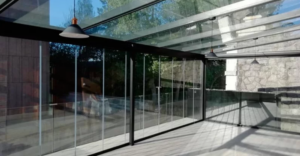 Pérgola Bioclimática con techos de cristal fijo