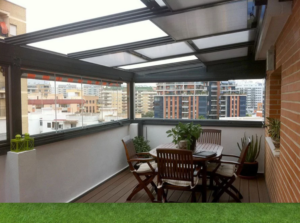 Pérgola Bioclimática con techos de cristal móviles